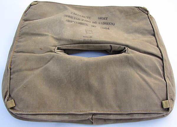 USAAF Parachute Seat Pack Cushion Part No 44D9370 - Click for the bigger picture