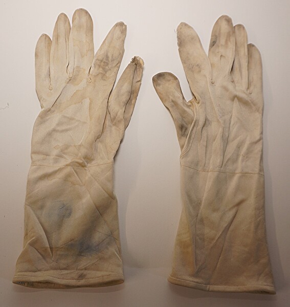 RAF Inner Silk Flying Gloves - Click for the bigger picture