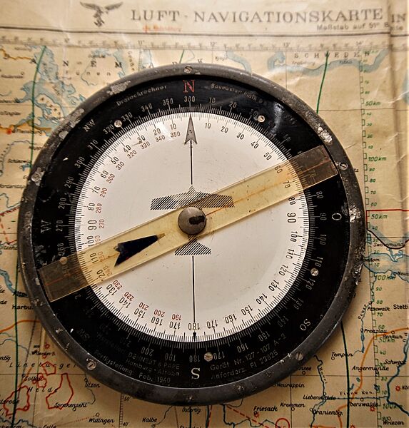 Luftwaffe Dreieckrechner DR2 Flight Computer - Click for the bigger picture