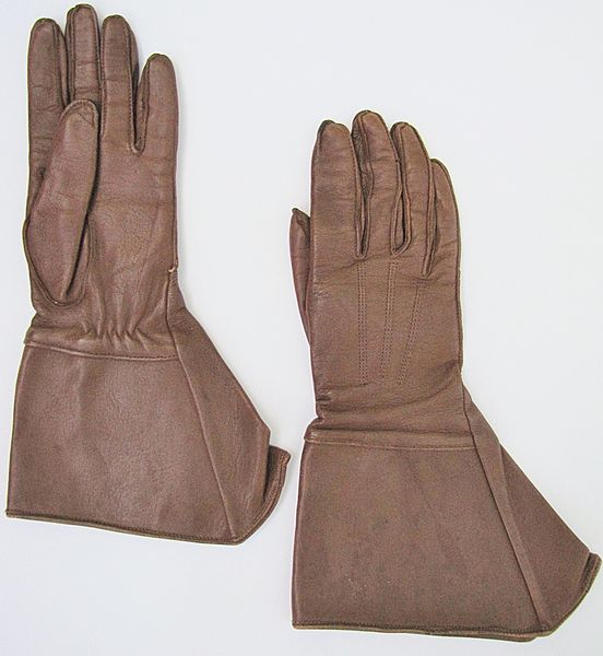 WAAF WWII Drivers Gloves - Click for the bigger picture