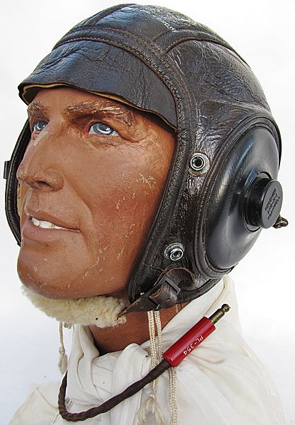 U.S. AN-H-16 Winter Flying Helmet - Click for the bigger picture
