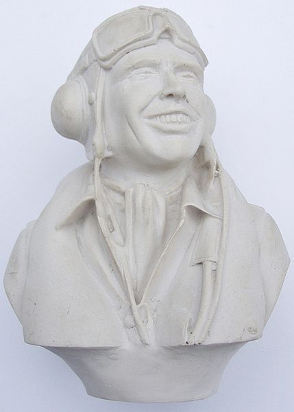 Battle of Britain RAF Pilots Bust - Click for the bigger picture