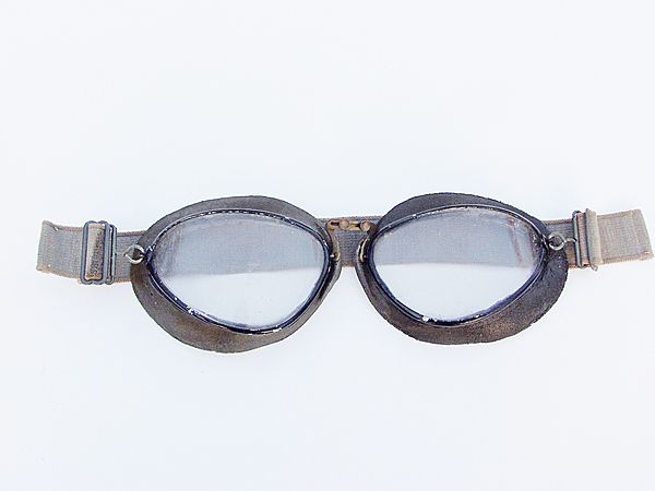 Luftwaffe Model 306 Fliegerschutzbrille by O.W.Wagner & Co - Click for the bigger picture