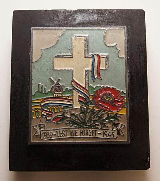 WWII Remembrance Paper Weight - Click for the bigger picture