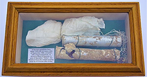 WWII German Parachute Flare Diorama - Click for the bigger picture